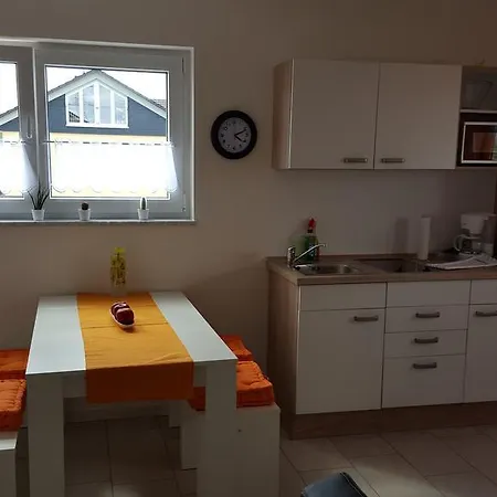 بي هابي * روست